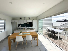 Large townhouse Double Garage plus additional parking Full kitchen and dining